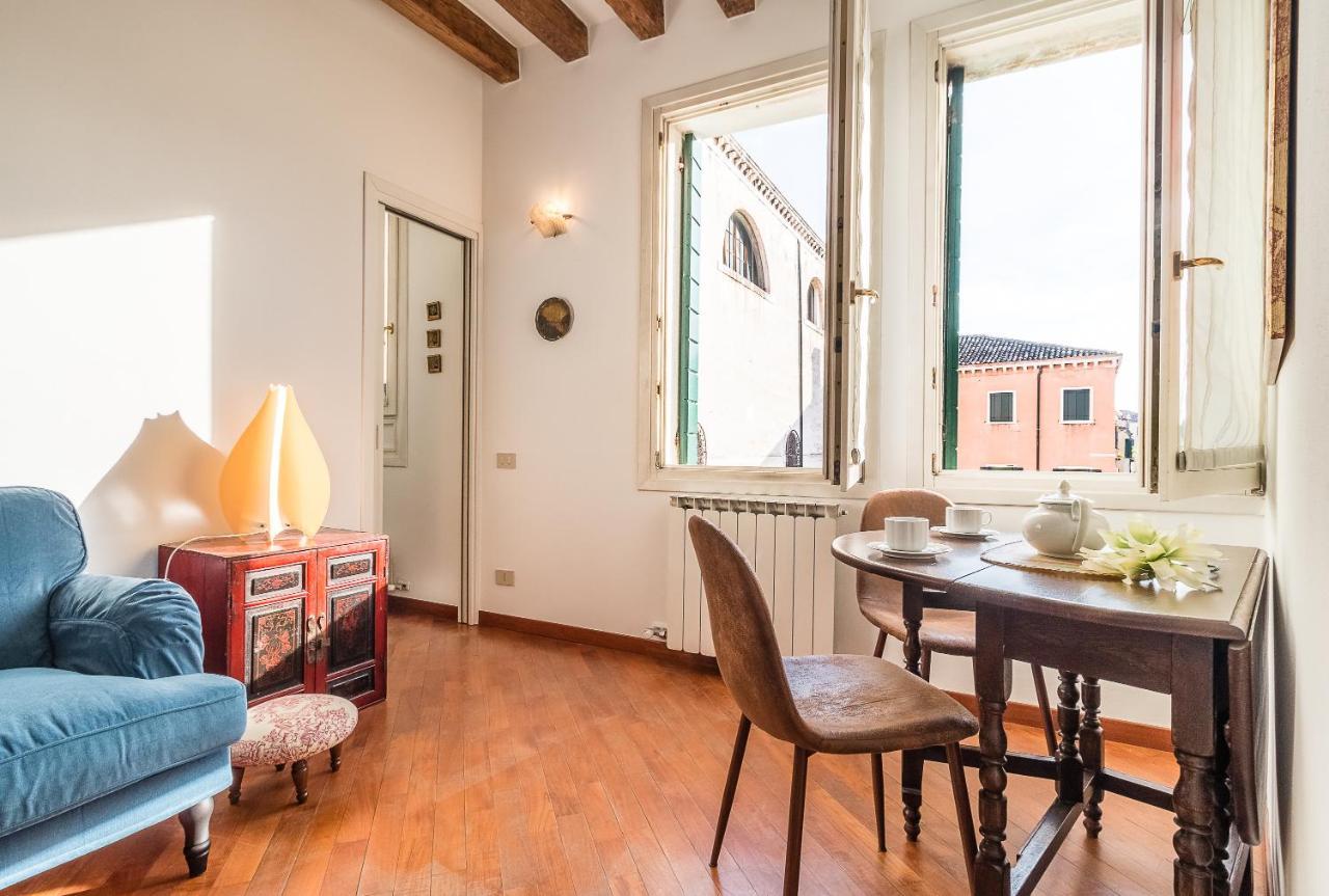 7 Windows On Venecia Exterior foto