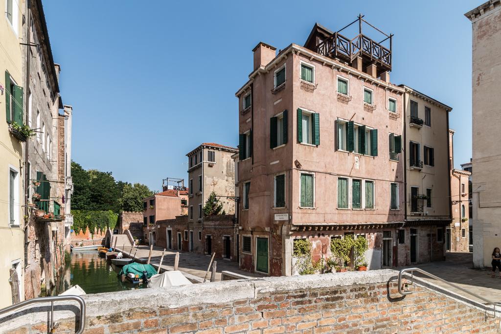 7 Windows On Venecia Exterior foto